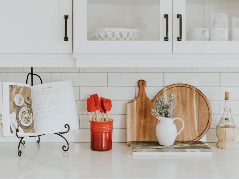 Clean_uncluttered_kitchen